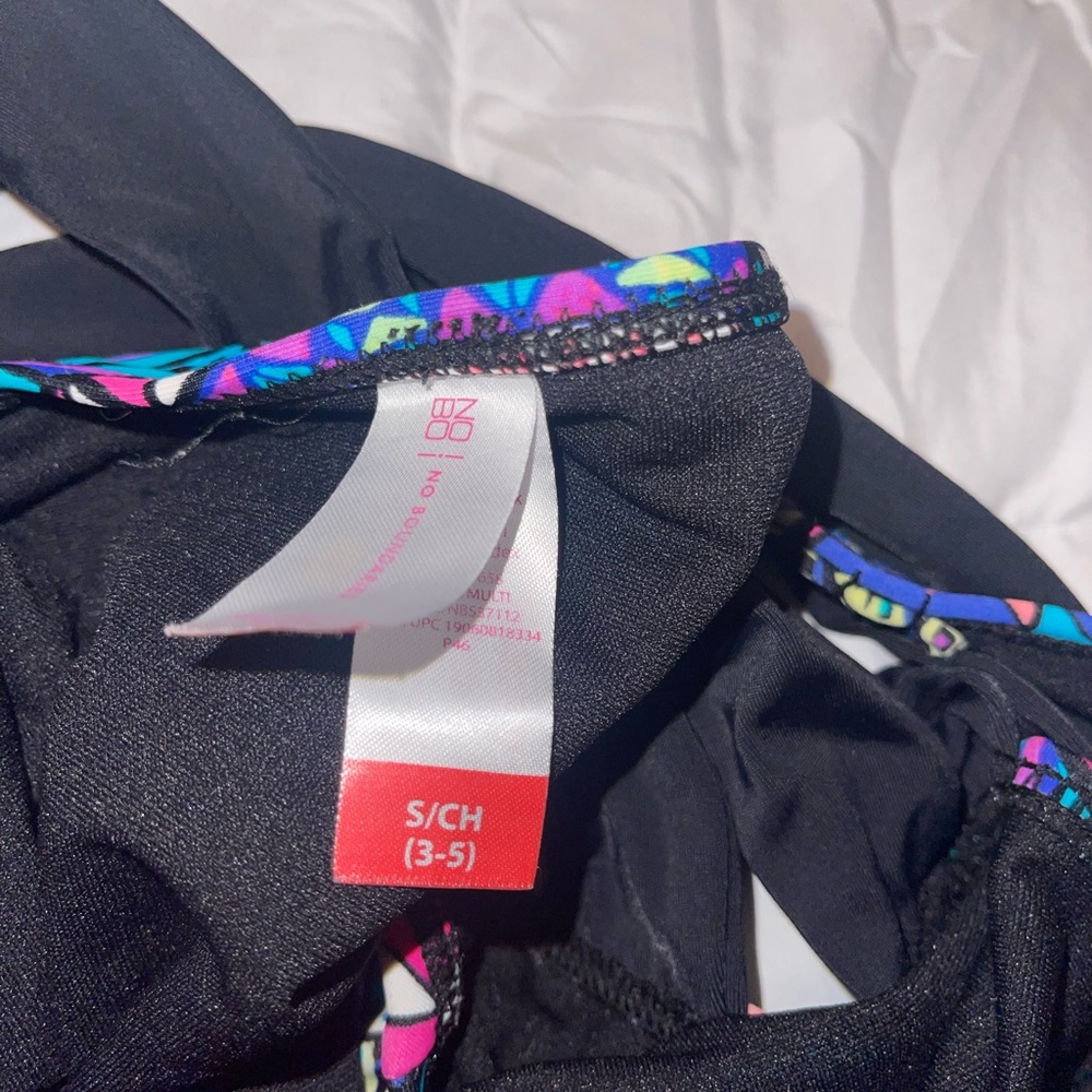 Small one piece bathing suit - Picture 2 of 3